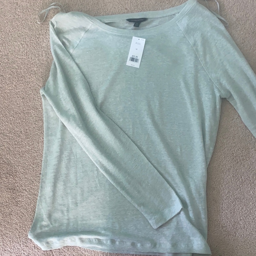 Never worn from banana republic. Tags still on.